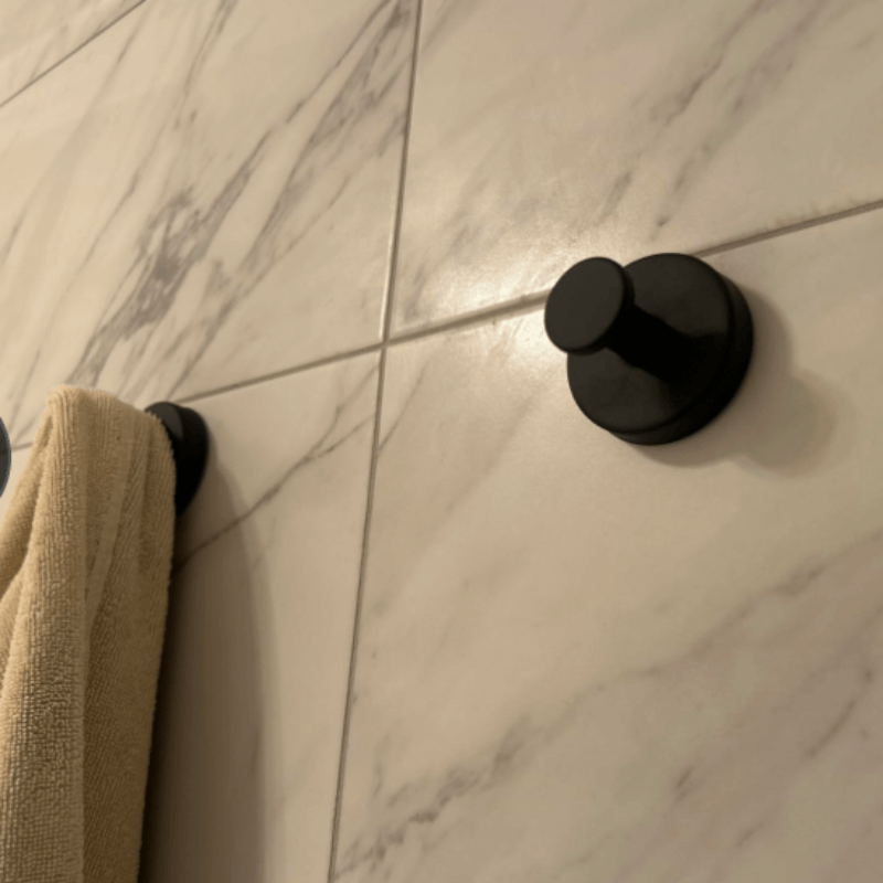 CalmCore™ Shower Hook